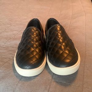 New Without Box Steve Madden quilted ECENTRCQ sneakers black 8.5 9 Run small